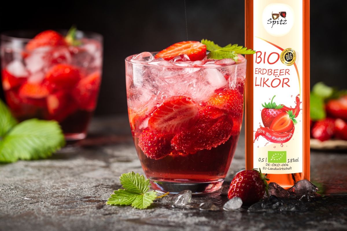 Bio Erdbeer Likoer Spitz 20% Bio Erdbeersaft, Goldene Medaille (© Honorarfreie Verwendung für den publizistischenEinsatz.) Bio Erdbeer Likoer Spitz 20% Bio Erdbeersaft, Goldene Medaille (© Honorarfreie Verwendung für den publizistischenEinsatz.)