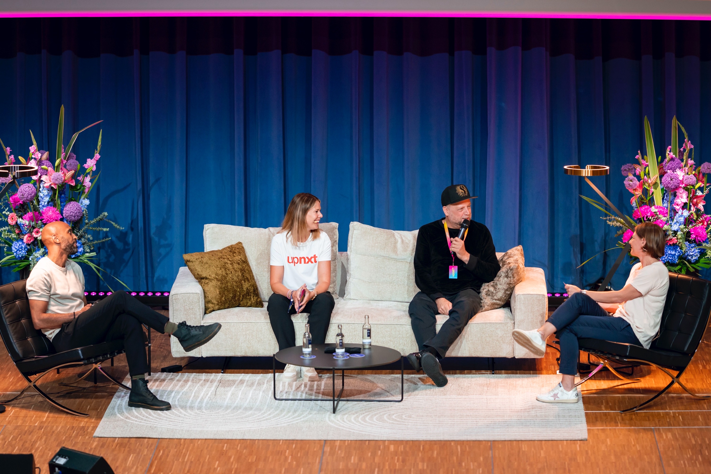 Chris Brow (Moderation), Dr. Laura Schmidt (upnxt), Smudo und Nina Fiolka (upnxt) (v.l.n.r.). Foto: Federica Vanzetta für elevatr.