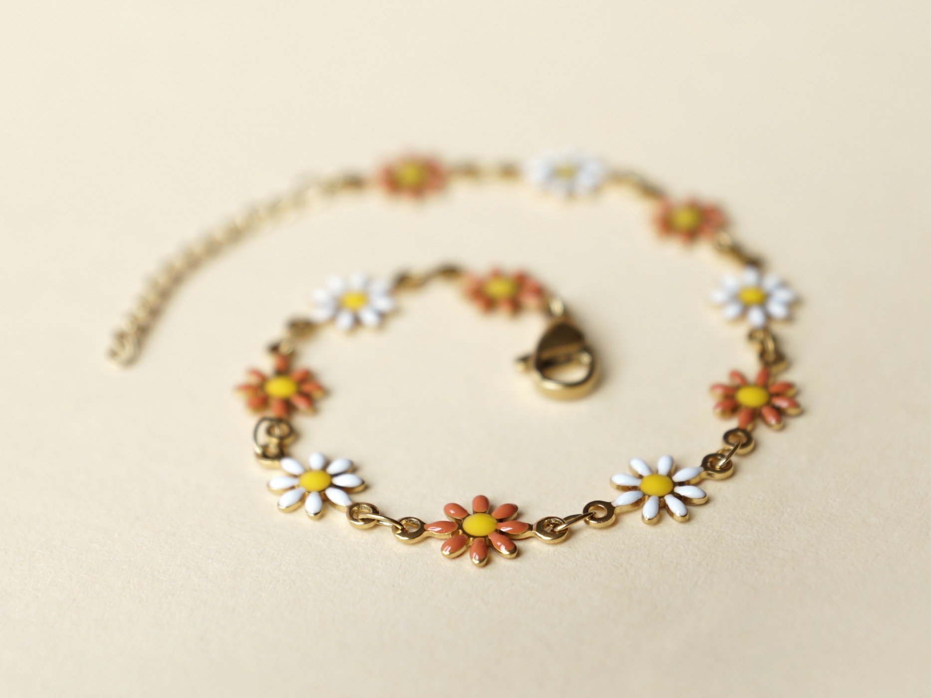 Flower Power Schmuck gibt es ab sofort von boonbirds®(Die Bildrechte liegen bei dem Verfasser der Mitteilung.) Flower Power Schmuck gibt es ab sofort von boonbirds®(Die Bildrechte liegen bei dem Verfasser der Mitteilung.)