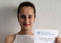 AUF IN DIE WELT StipendieAUF IN DIE WELT Stipendn: Yesmin mit Urkunde (Stiftung Völkerverständigung)