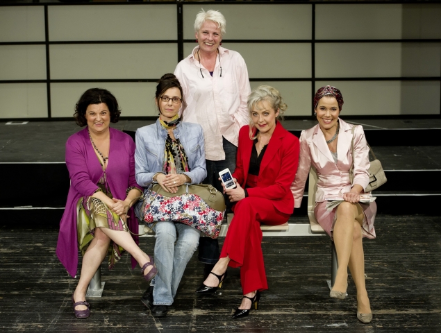 SCHUHPLUS.com stattet St. Pauli Theater aus SCHUHPLUS.com stattet St. Pauli Theater aus