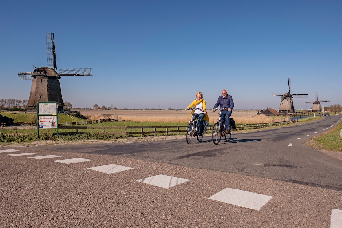 Mehrere historische Mühlen in einer Reihe bei Schermerhorn (Bildquelle: Alkmaar Marketing)