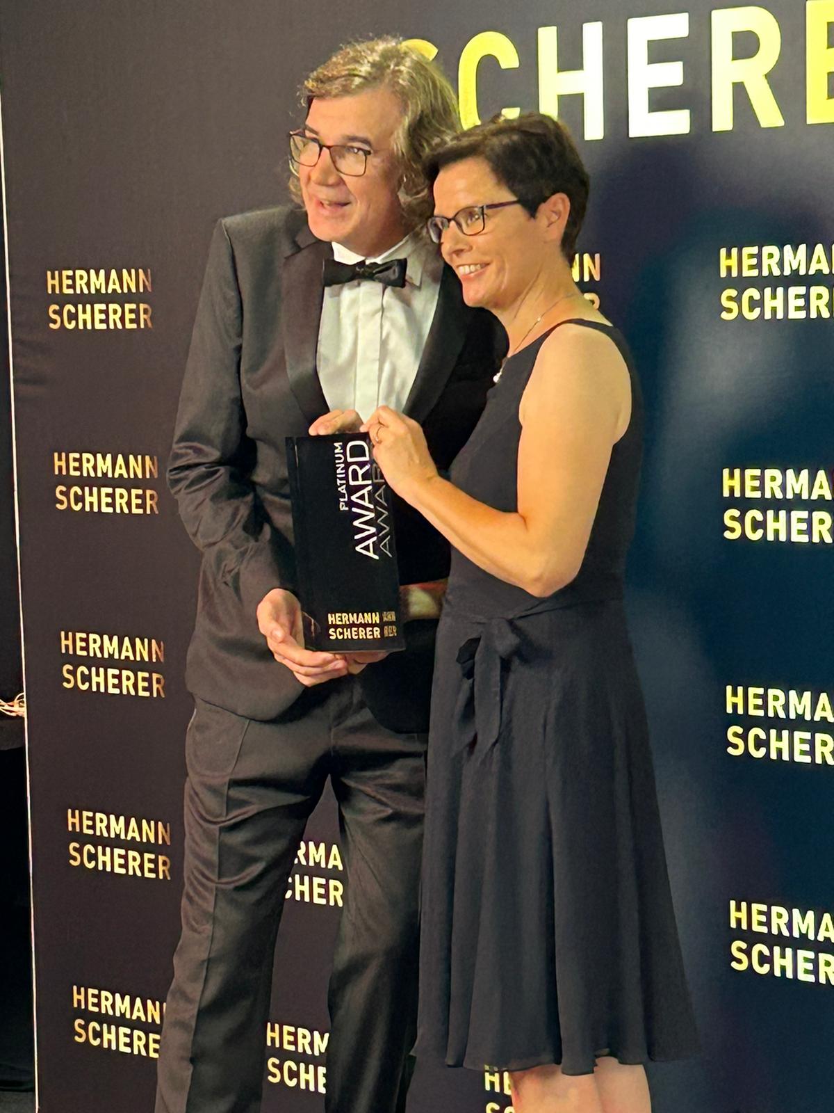 Verleihung des Platinum Awards für einen herausragenden Auftritt