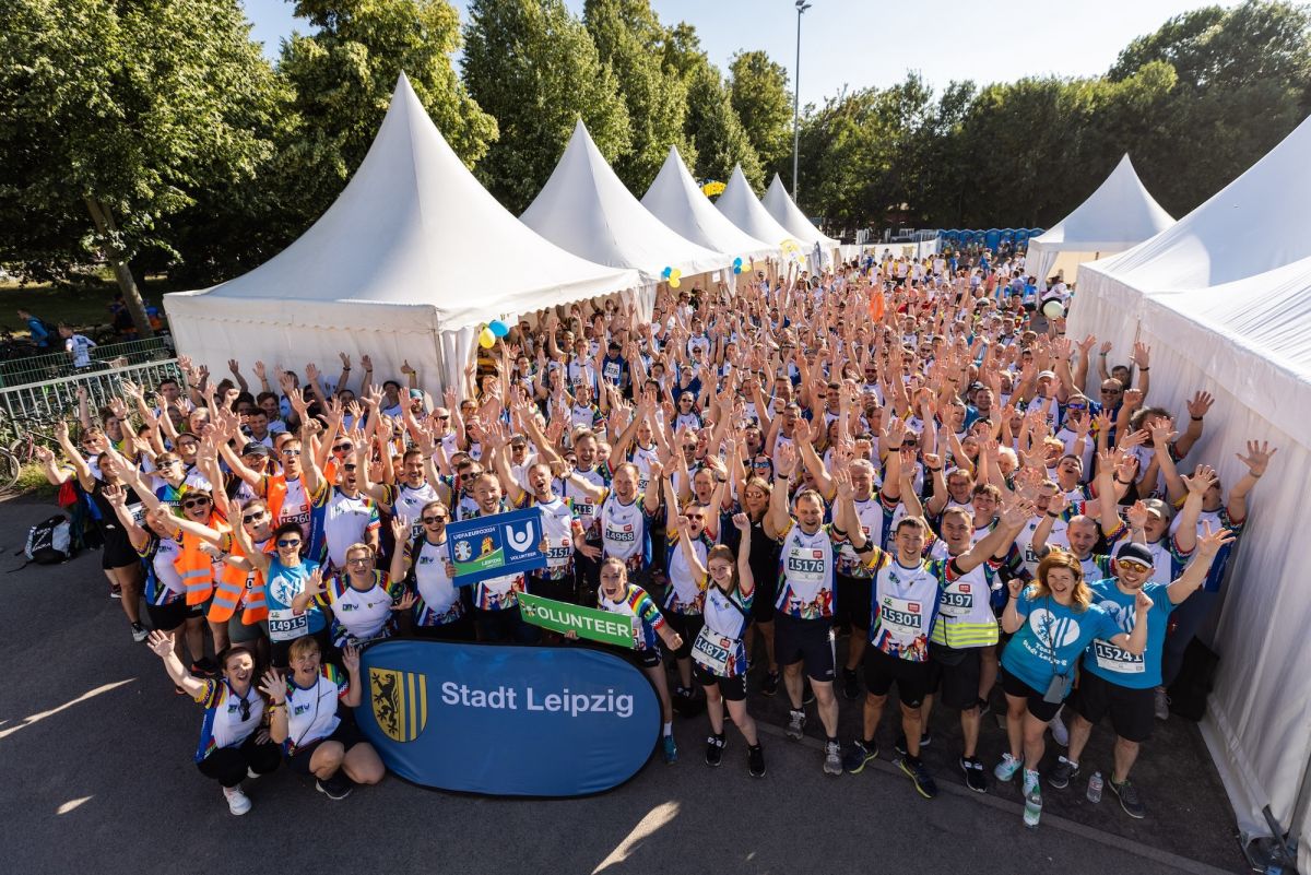 Beim schnelleStelle.de Firmenlauf stehen Teamgeist und Spaß am gemeinsamen Laufen im Mittelpunkt. (© Christian Hüller) Beim schnelleStelle.de Firmenlauf stehen Teamgeist und Spaß am gemeinsamen Laufen im Mittelpunkt. (© Christian Hüller)