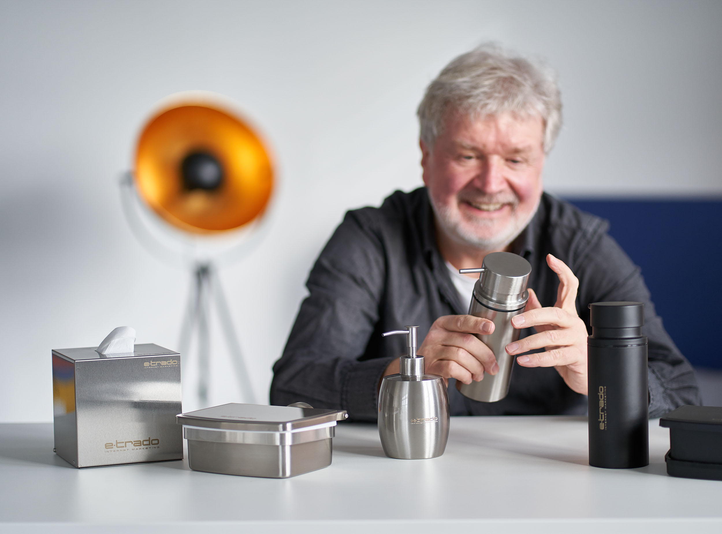 Edelstahl-Badartikel mit individuellen Gravuren (Die Bildrechte liegen bei dem Verfasser der Mitteilung.)