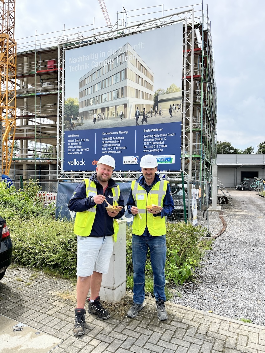 Dankeschön-Snack: So sorgte ein Bauherr fürÜberraschung und Freude auf der Baustelle (Bildquelle: Vollack Gruppe) Dankeschön-Snack: So sorgte ein Bauherr fürÜberraschung und Freude auf der Baustelle (Bildquelle: Vollack Gruppe)