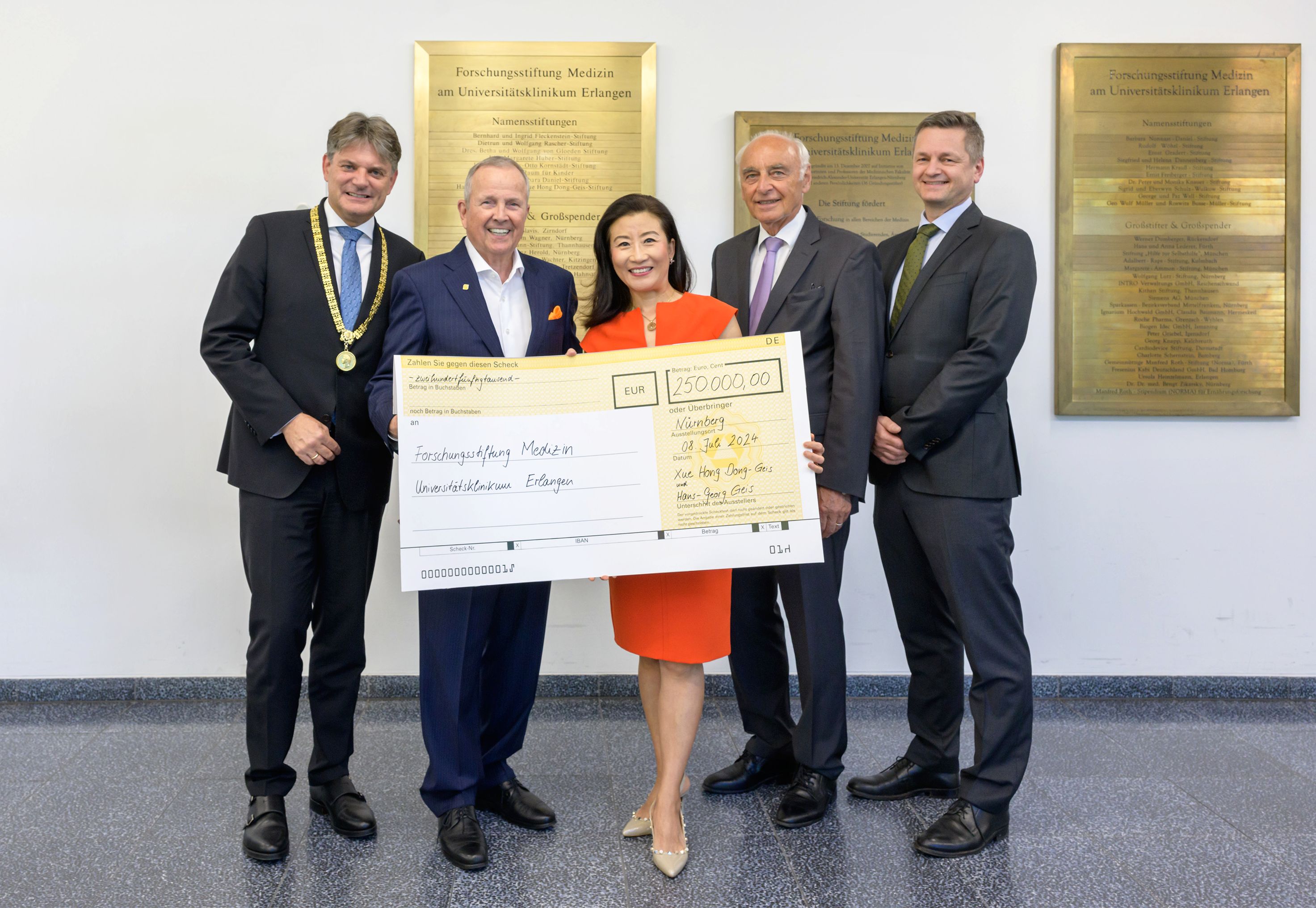 Hans-Georg Geis und Xue Hong Dong-Geis stiften 250.000 € für die Forschung an der Uniklinik Erlangen