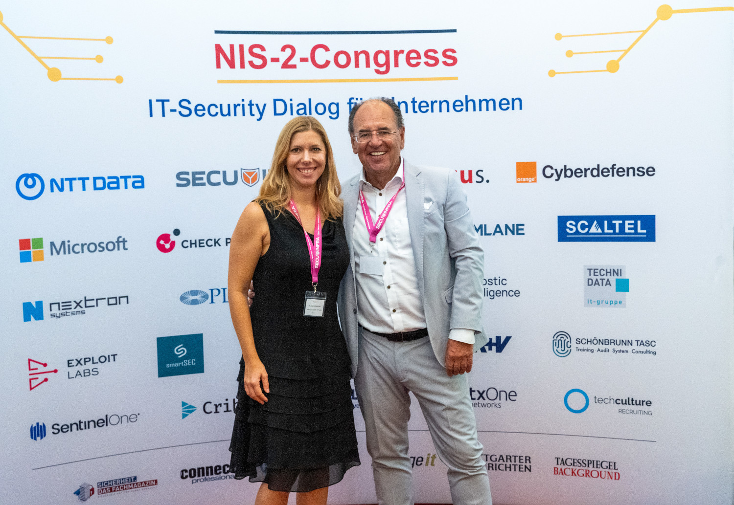 Dr. Swantje Westpfahl, Direktorin des Institutes for Security and Safety, und Johann Miller (Bildquelle: NIS-Projects GmbH) Dr. Swantje Westpfahl, Direktorin des Institutes for Security and Safety, und Johann Miller (Bildquelle: NIS-Projects GmbH)