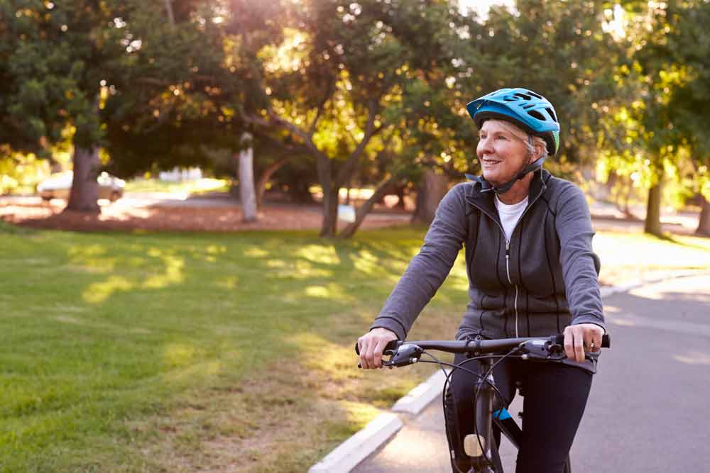 Rückenwärmer schützen vor kühlem Fahrtwind auf dem E-Bike. Foto: Medima (Die Bildrechte liegen bei dem Verfasser der Mitteilung.)