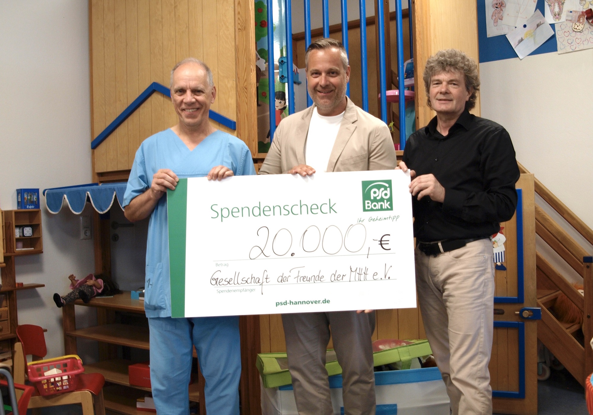 Dr. Michael Sasse, MHH (li.) und Dr. Eckhard Schenke, GdF (re.) sowie Torsten Krieger, PSD Bank (Die Bildrechte liegen bei dem Verfasser der Mitteilung.)