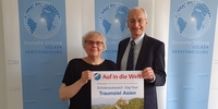 Dr. Michael Eckstein und Carmen Lau mit „Traumziel Asien“ (Stiftung Völkerverständigung) Dr. Michael Eckstein und Carmen Lau mit „Traumziel Asien“ (Stiftung Völkerverständigung)
