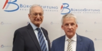 Dr. Michael Eckstein und Stefan Dehns (BürgerStiftung Region Ahrensburg)