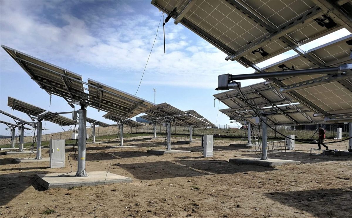 2-stufige Trackeranlagen im Betrieb (© Solar Tracker POlska Sp.z o.o)