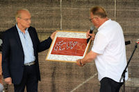v.l.: Ehrenvorsitzender Frank Nordmann, 1. Vorsitzender Volker Wanduch v.l.: Ehrenvorsitzender Frank Nordmann, 1. Vorsitzender Volker Wanduch