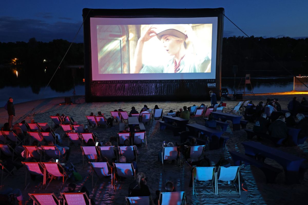 Open-Air-Kino am Allersee (© WMG Wolfsburg, Foto: Matthias Leitzke) Open-Air-Kino am Allersee (© WMG Wolfsburg, Foto: Matthias Leitzke)