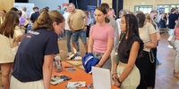 AUF IN DIE WELT Messe in Hannover – Viel Interesse am Auslandsjahr (Stiftung Völkerverständigung) AUF IN DIE WELT Messe in Hannover – Viel Interesse am Auslandsjahr (Stiftung Völkerverständigung)