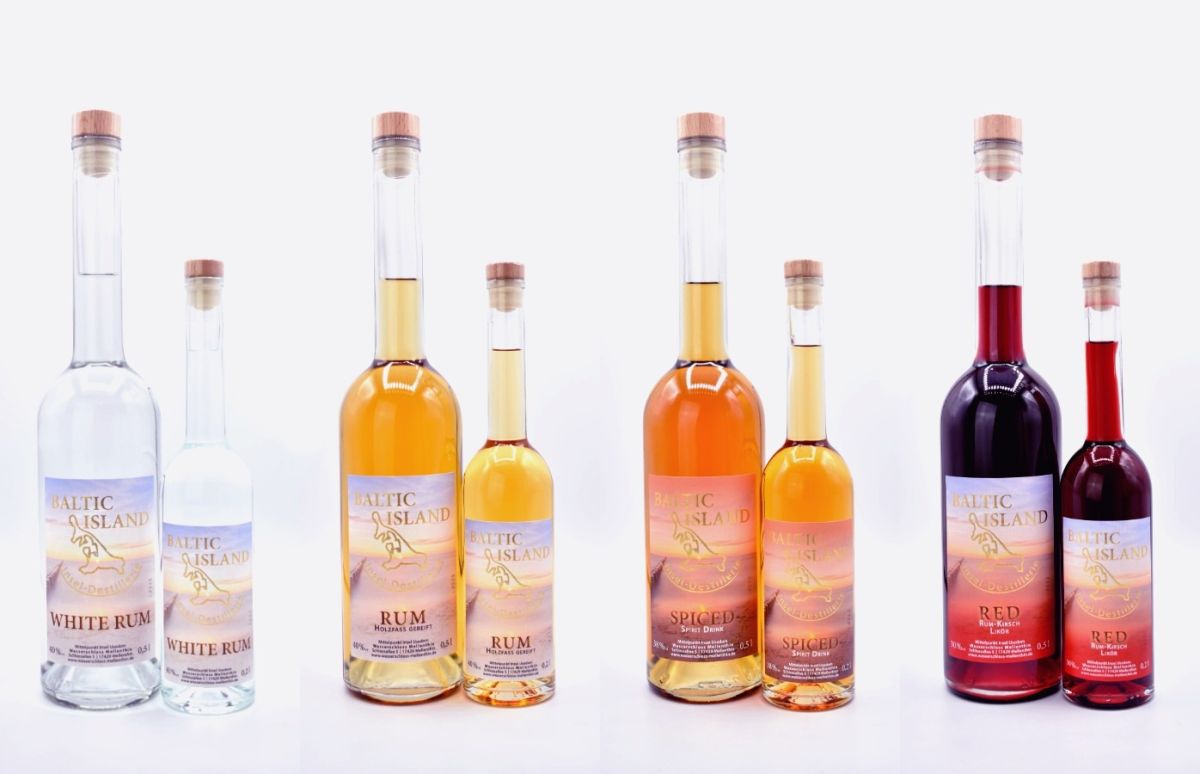 Vier neue Rum-Spezialitäten aus der Usedomer Insel-Destillerie (© Wasserschloss Mellenthin)