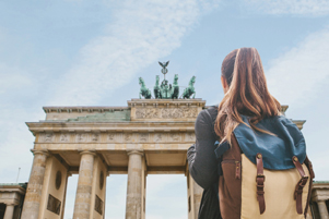 Millionen Tourist:innen verschlägt es jährlich nach Berlin (Bildquelle: iStock) Millionen Tourist:innen verschlägt es jährlich nach Berlin (Bildquelle: iStock)