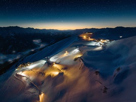Die längste beleuchtende Rodelbahn der Welt (Wildkogel Arena Neukirchen & Bramberg) Die längste beleuchtende Rodelbahn der Welt (Wildkogel Arena Neukirchen & Bramberg)