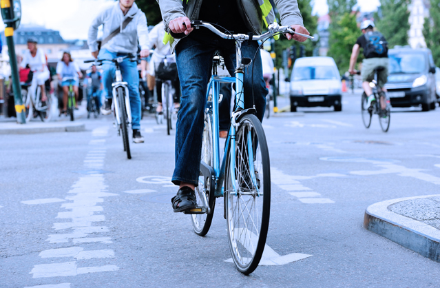 Auch Fußgänger sind im Straßenverkehr einem Unfallrisiko ausgesetzt. (Bildquelle: ERGO Group) Auch Fußgänger sind im Straßenverkehr einem Unfallrisiko ausgesetzt. (Bildquelle: ERGO Group)
