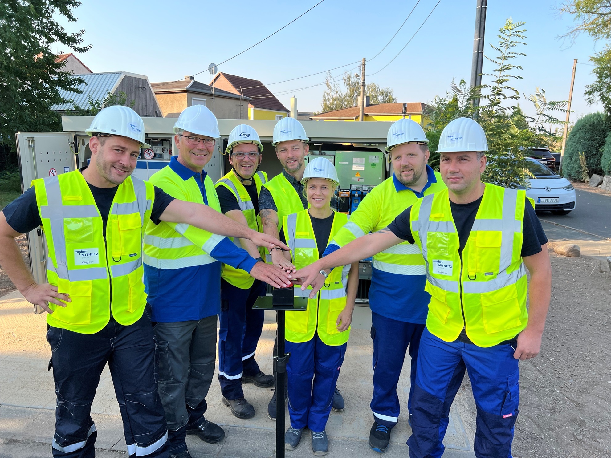 Inbetriebnahme der 1.000. digitalen Ortsnetztrafostation von MITNETZ STROM in Wiedemar (Bildquelle: MITNETZ STROM) Inbetriebnahme der 1.000. digitalen Ortsnetztrafostation von MITNETZ STROM in Wiedemar (Bildquelle: MITNETZ STROM)