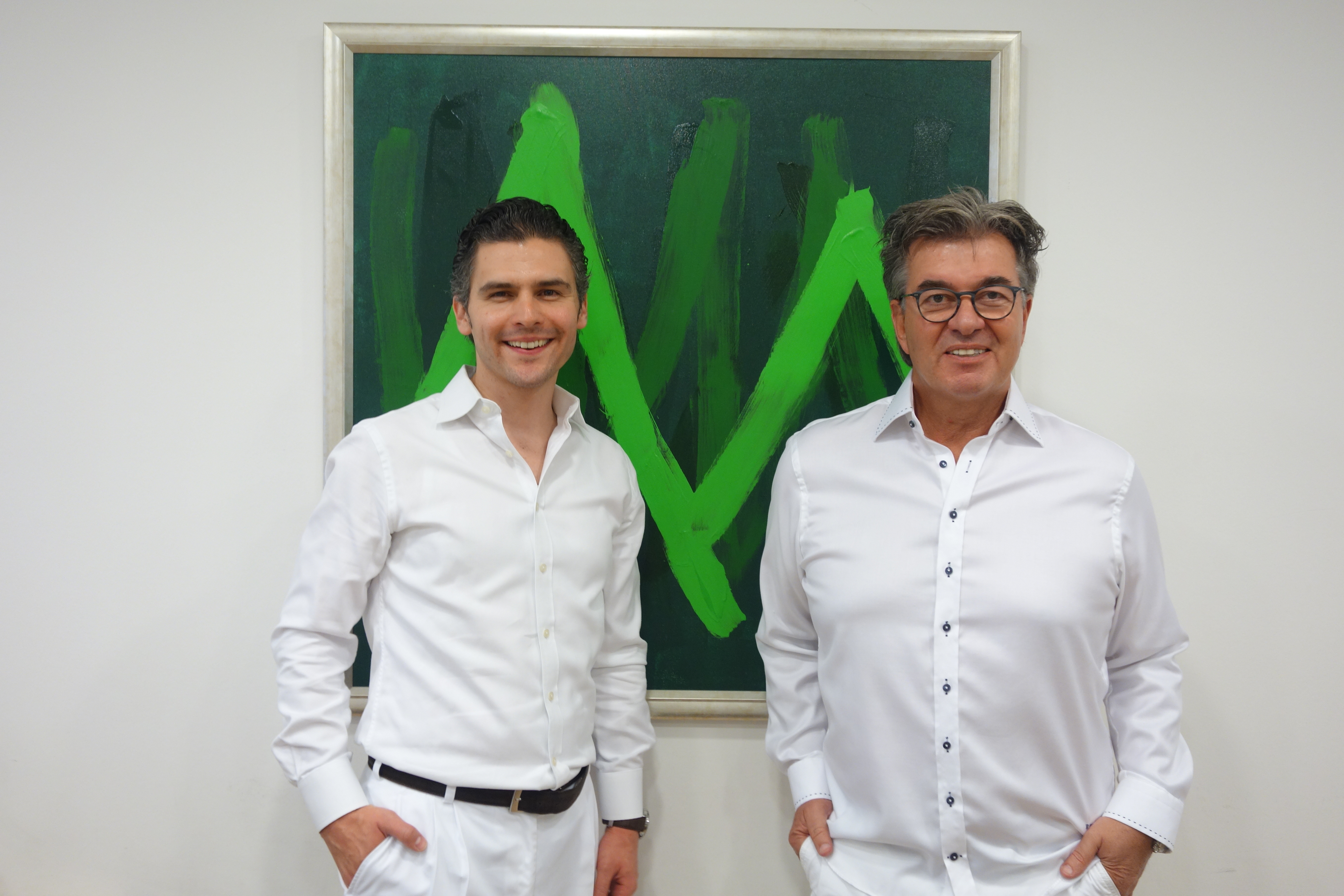 Spezialisten für Implantat-Akupunktur: Dr. Stefan Lobner und Dr. Rolf Wlasak (Bildquelle: Dres. Lobner und Wlasak) Spezialisten für Implantat-Akupunktur: Dr. Stefan Lobner und Dr. Rolf Wlasak (Bildquelle: Dres. Lobner und Wlasak)