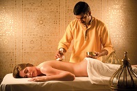 Ayurveda mit Spezialisten aus Indien (c) Bernhard Bergmann (Hotel Larimar)