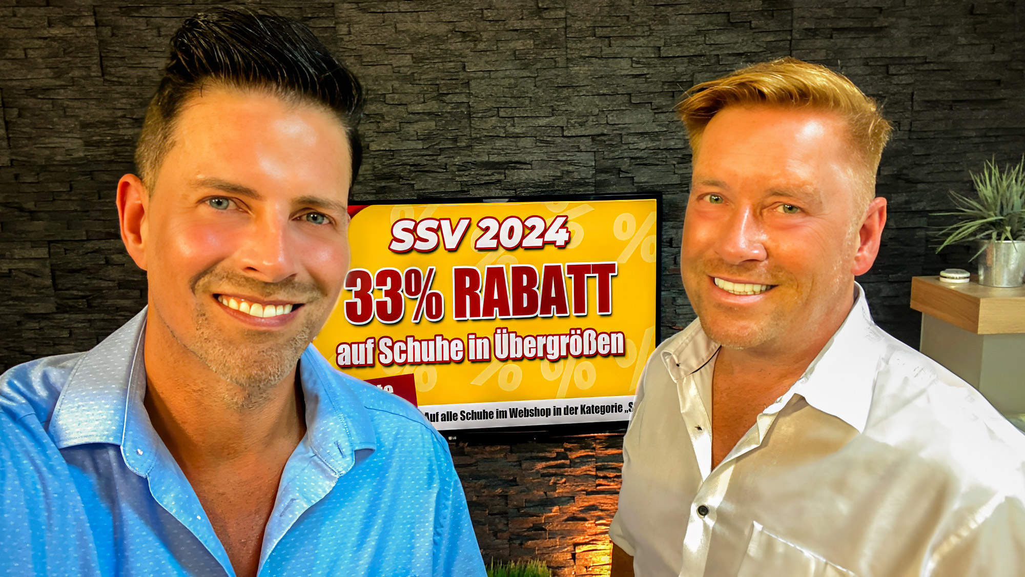 Die schuhplus-Chefs Georg Mahn und Kay Zimmer (v.l.) geben den Startschuss für den SSV 2024 (Die Bildrechte liegen bei dem Verfasser der Mitteilung.)
