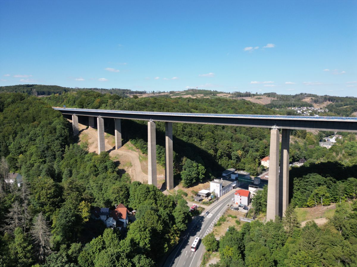Beschädigte Brücke Beschädigte Brücke