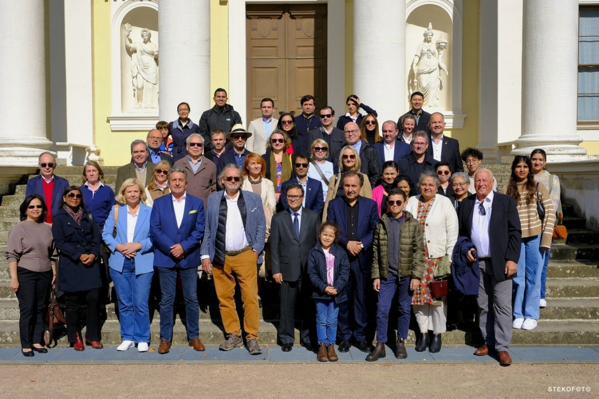 Diplomaten der Botschaften aus Berlin treffen die Netzwerkpartner aus Sachsen-Anhalt im Gartenreich (© © Janos Stekovics. ) Diplomaten der Botschaften aus Berlin treffen die Netzwerkpartner aus Sachsen-Anhalt im Gartenreich (© © Janos Stekovics. )