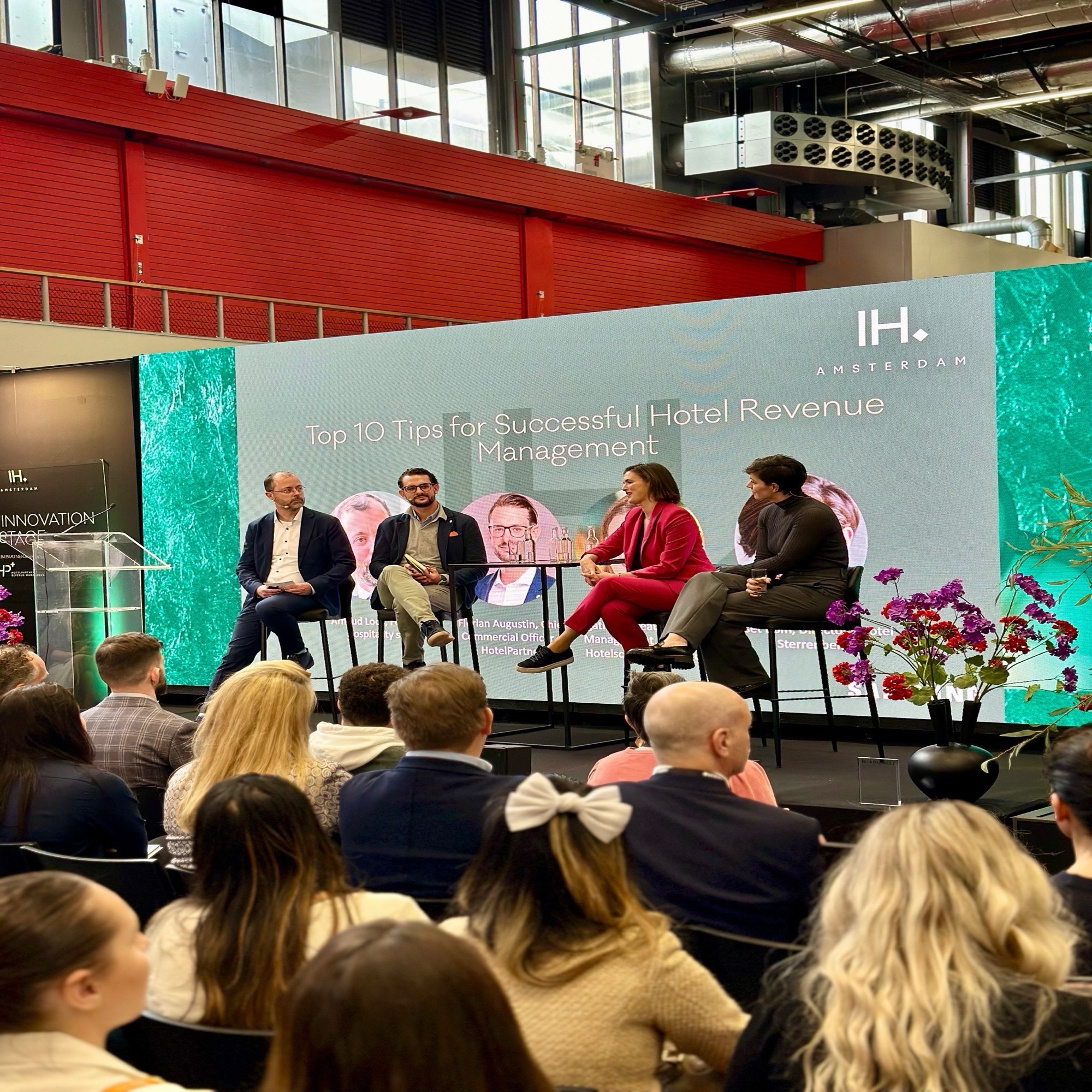 Independent Hotel Show Amsterdam/Podiumsdiskussion mit Florian Augustin (HotelPartner Revenue Management).