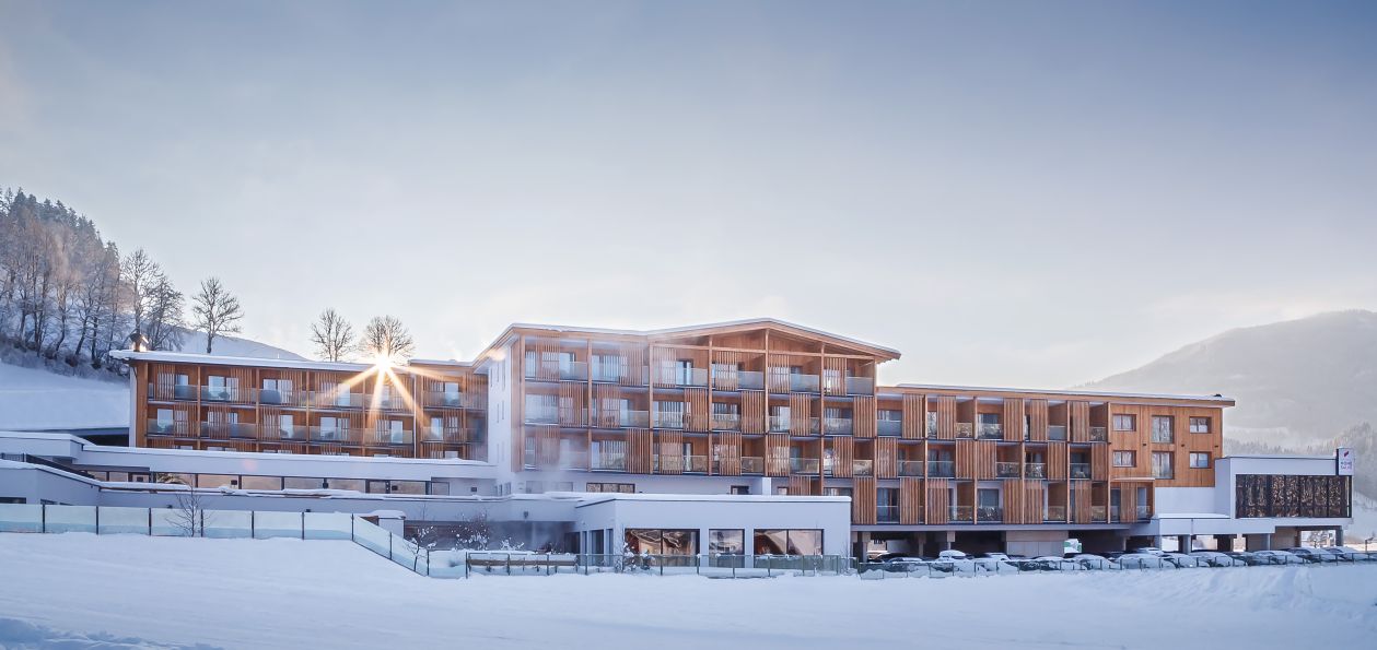 Winterliche Außenansicht (c)  Lukas Rubisoier (Das Hohe Salve Sportresort)