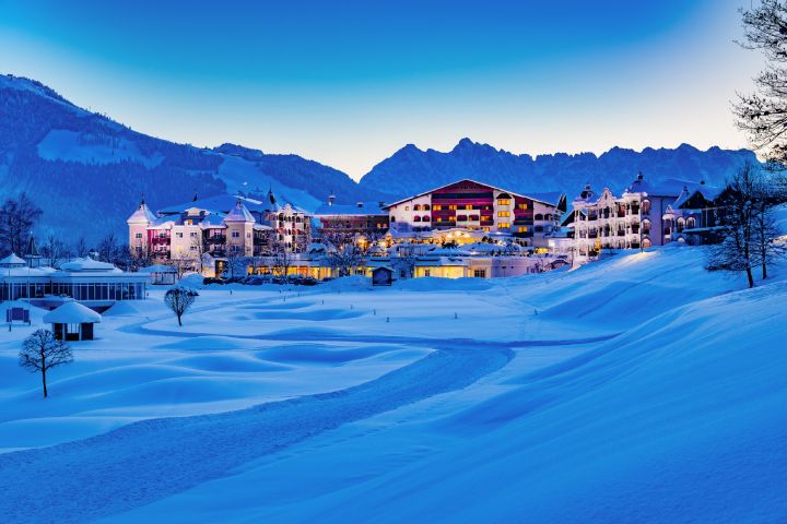 Winterliche Nachtaufnahme (c) Hotel Peternhof