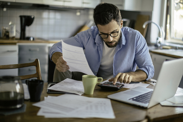 Mit einer bAV können Arbeitnehmer mithilfe des Arbeitgeber fürs Alter vorsorgen. (Bildquelle: ERGO Group) Mit einer bAV können Arbeitnehmer mithilfe des Arbeitgeber fürs Alter vorsorgen. (Bildquelle: ERGO Group)