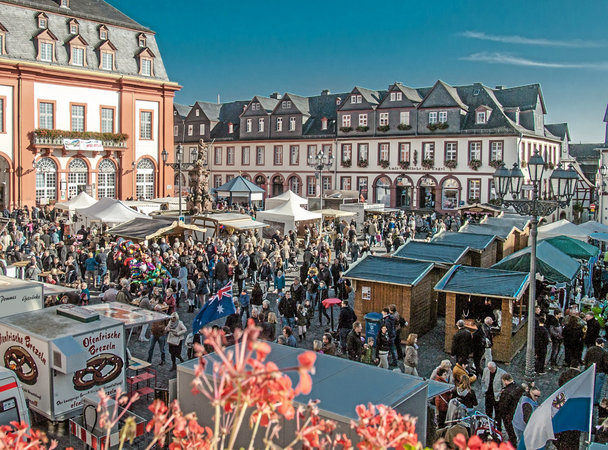 Residenzmarkt mit verkaufsoffenem Sonntag in Weilburg. (Die Bildrechte liegen bei dem Verfasser der Mitteilung.) Residenzmarkt mit verkaufsoffenem Sonntag in Weilburg. (Die Bildrechte liegen bei dem Verfasser der Mitteilung.)