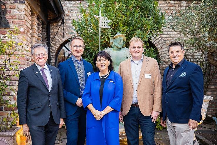 Landrat Hans-Jürgen Petrauschke, U. Schulz, J. Zülow, A. Degelmann u. David Zülow; Anne Großmann Landrat Hans-Jürgen Petrauschke, U. Schulz, J. Zülow, A. Degelmann u. David Zülow; Anne Großmann