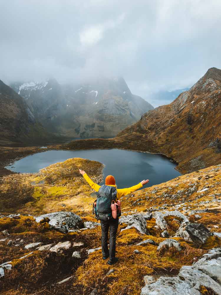 Herbst-Hiking: Mit leichter Wärmewäsche perfekt gekleidet. Foto: Medima (Die Bildrechte liegen bei dem Verfasser der Mitteilung.)