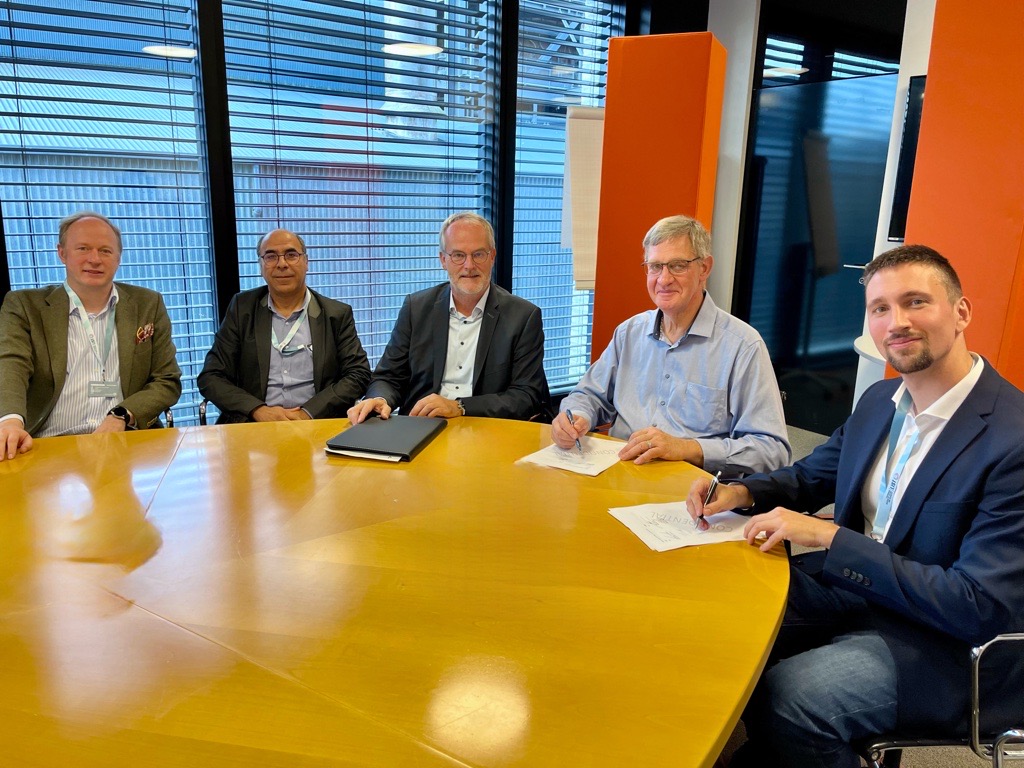 v.l.n.r. Moritz von Kunow, Dr. Djamel Khadraoui, Arnaud Lambert, Dirk Fransaer, Dr. Joscha Krause (Die Bildrechte liegen bei dem Verfasser der Mitteilung.) v.l.n.r. Moritz von Kunow, Dr. Djamel Khadraoui, Arnaud Lambert, Dirk Fransaer, Dr. Joscha Krause (Die Bildrechte liegen bei dem Verfasser der Mitteilung.)