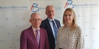 Uwe Schempp, Dr. Michael Eckstein und Maraike Lehnhoff (BürgerStiftung Region Ahrensburg)