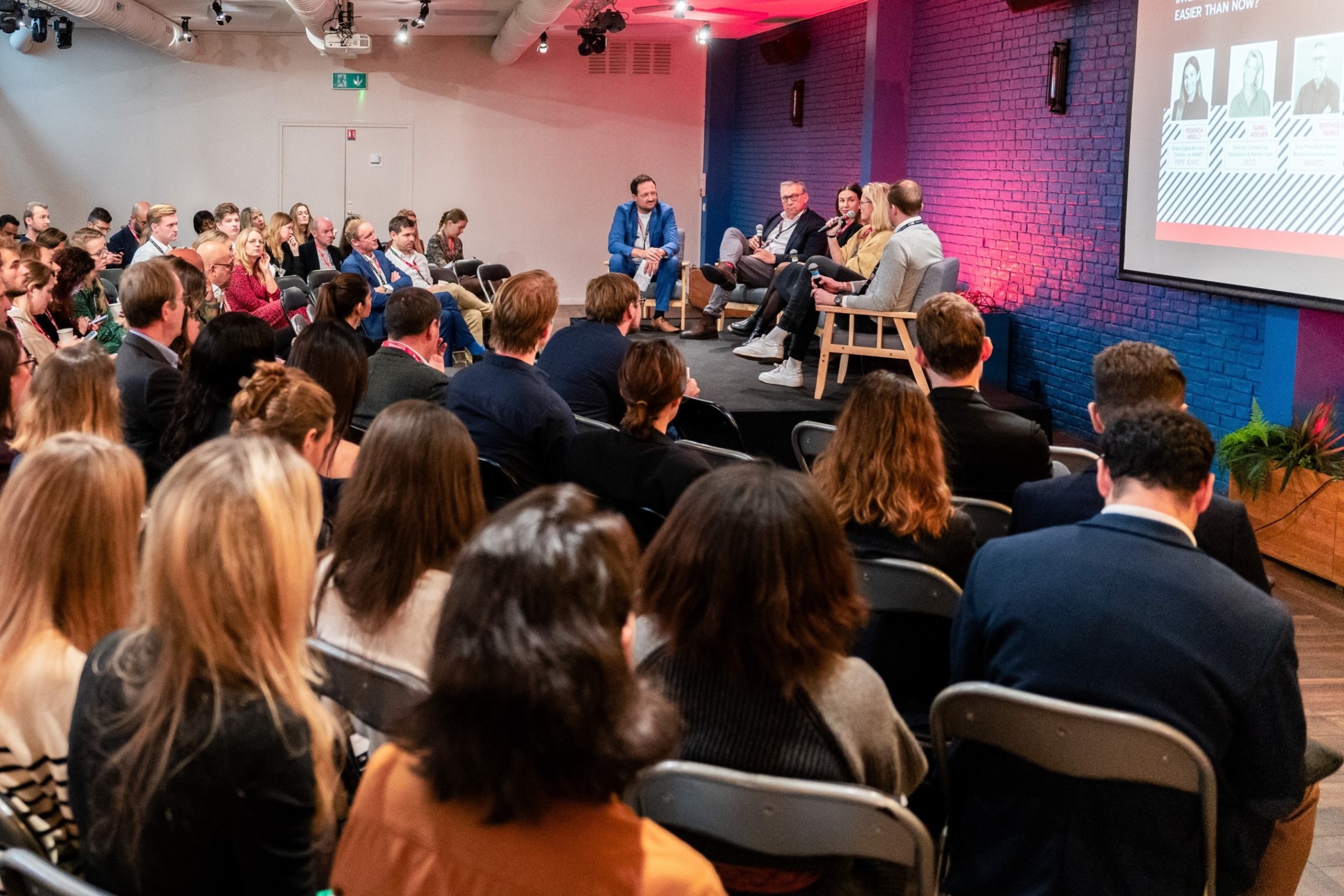 Einblick in die Paneldiskussion auf der ECD Global aus dem vergangenen Jahr. (Bildquelle:©Arvato) Einblick in die Paneldiskussion auf der ECD Global aus dem vergangenen Jahr. (Bildquelle:©Arvato)