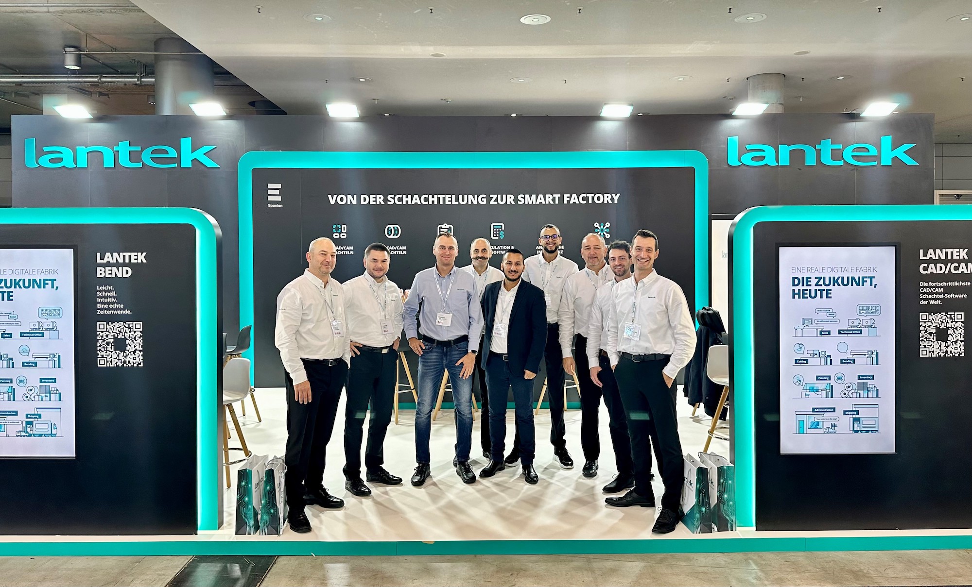 Christoph Lenhard (4. v. l.) und das Lantek-Team stellen auf der EuroBLECH das Software-Update vor. (Die Bildrechte liegen bei dem Verfasser der Mitteilung.) Christoph Lenhard (4. v. l.) und das Lantek-Team stellen auf der EuroBLECH das Software-Update vor. (Die Bildrechte liegen bei dem Verfasser der Mitteilung.)
