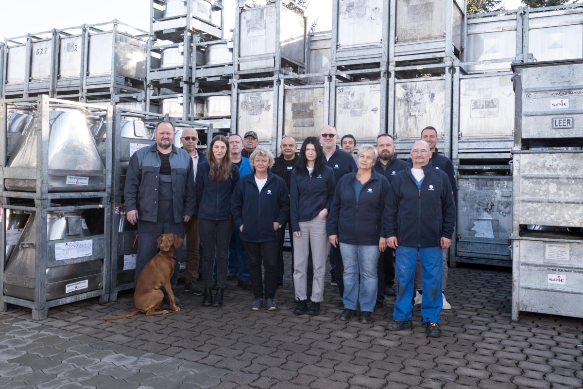 Das Team der CONTEK IBC Service GmbH (© CONTEK IBC Service GmbH) Das Team der CONTEK IBC Service GmbH (© CONTEK IBC Service GmbH)