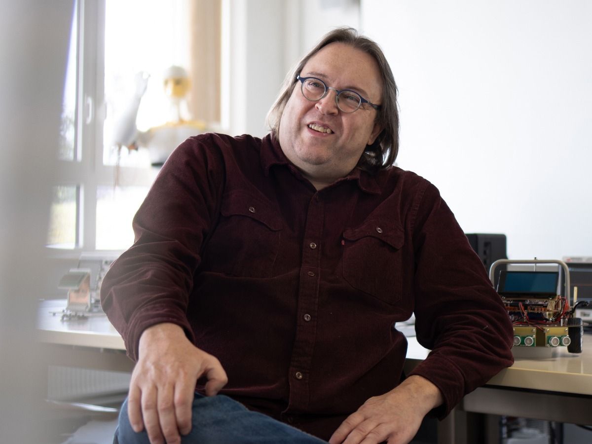 Prof. Dr. M. Engel schätzt an der Professur die Unabhängigkeit und die vielfältigen Möglichkeiten (© Hochschule Coburg) Prof. Dr. M. Engel schätzt an der Professur die Unabhängigkeit und die vielfältigen Möglichkeiten (© Hochschule Coburg)
