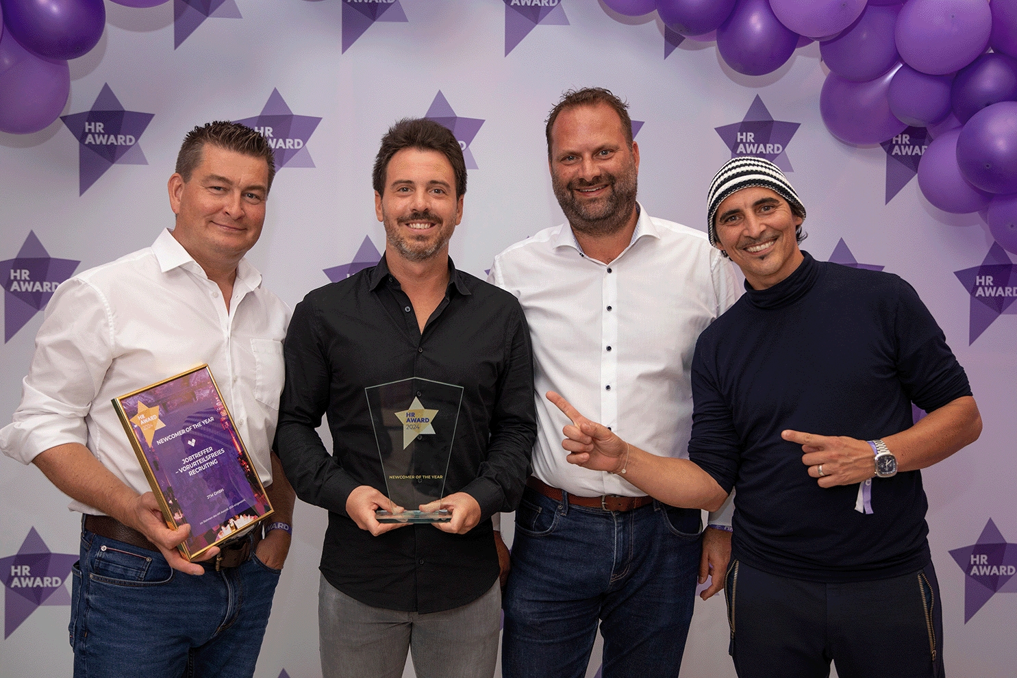 Die JobTreffer-Gründer freuen sichüber den HR-Award. (Bildquelle: JobTreffer) Die JobTreffer-Gründer freuen sichüber den HR-Award. (Bildquelle: JobTreffer)