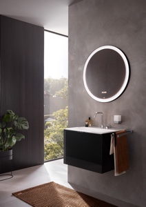 Der LED-Lichtspiegel Round Black in drei neuen Größen bietet passgenaue Lösungen für jedes Bad. Der LED-Lichtspiegel Round Black in drei neuen Größen bietet passgenaue Lösungen für jedes Bad.