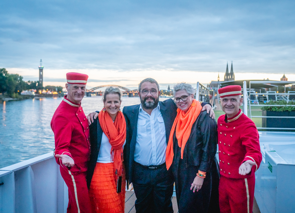„Die Pagen“begrüßen stilvoll die Gäste an Bord der MS KD Moment??Exklusives Networking mit Charme (Bildquelle: @Manor Lux Branding Agentur) „Die Pagen“begrüßen stilvoll die Gäste an Bord der MS KD Moment??Exklusives Networking mit Charme (Bildquelle: @Manor Lux Branding Agentur)