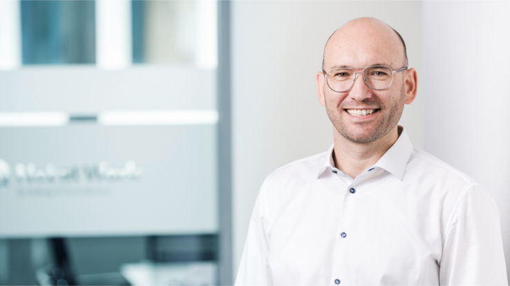 Stefan Cink gibt Preview auf neues Produkt 25Reports auf der it-sa 2024 (Die Bildrechte liegen bei dem Verfasser der Mitteilung.) Stefan Cink gibt Preview auf neues Produkt 25Reports auf der it-sa 2024 (Die Bildrechte liegen bei dem Verfasser der Mitteilung.)