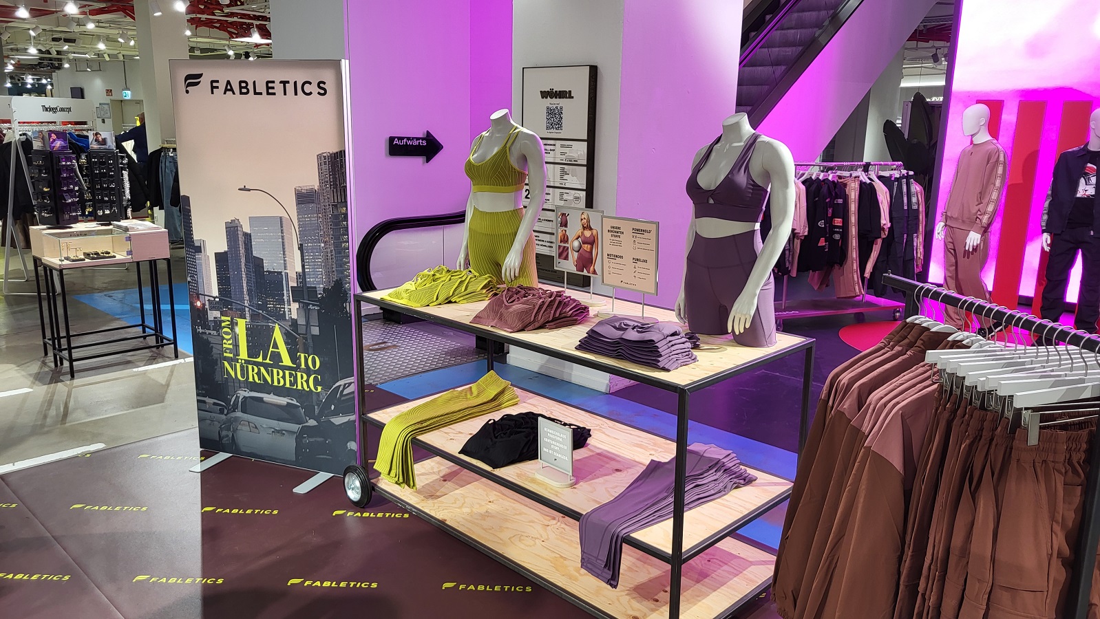 Fabletics ist mit einer breiten Auswahl ab sofort in der WÖHRL Filiale in Nürnberg verfügbar. Fabletics ist mit einer breiten Auswahl ab sofort in der WÖHRL Filiale in Nürnberg verfügbar.