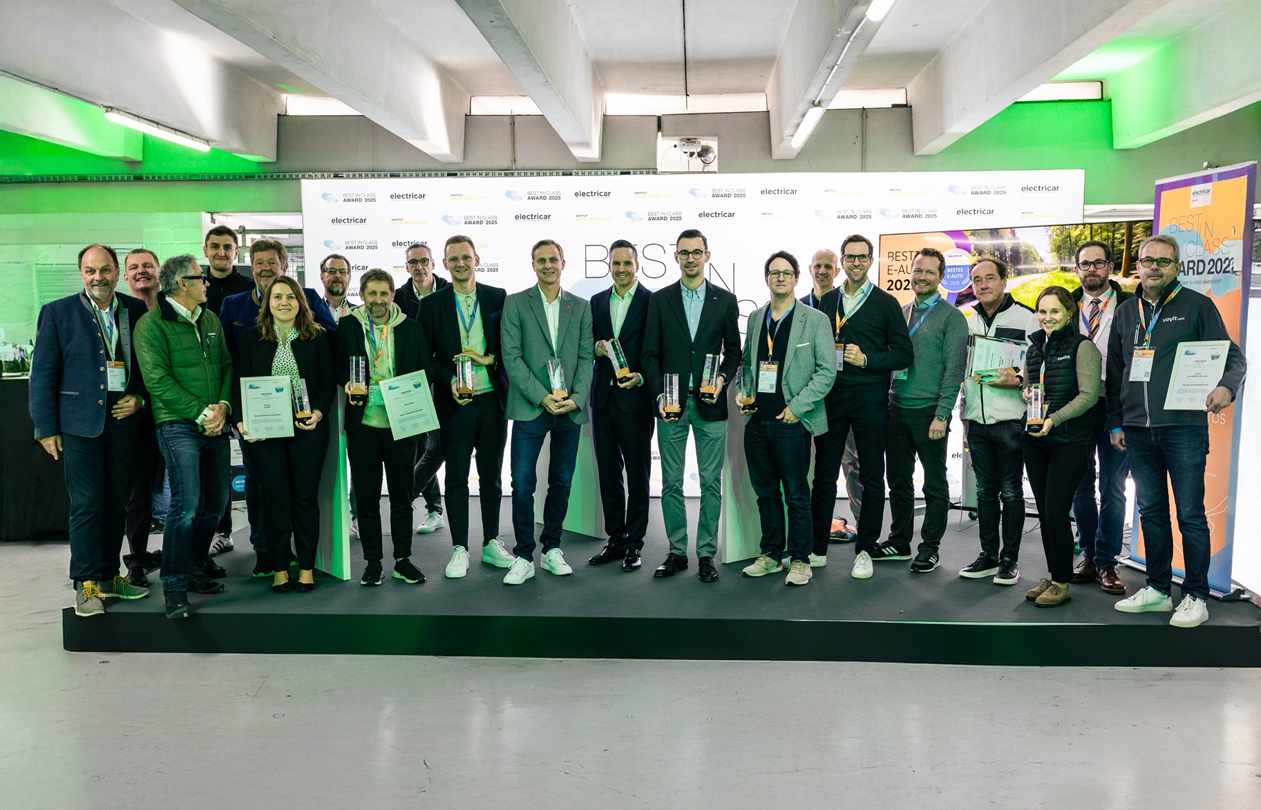 Die Sieger des BEST IN CLASS Awards 2025 bei der Preisverleihung am Hockenheimring. (Die Bildrechte liegen bei dem Verfasser der Mitteilung.) Die Sieger des BEST IN CLASS Awards 2025 bei der Preisverleihung am Hockenheimring. (Die Bildrechte liegen bei dem Verfasser der Mitteilung.)