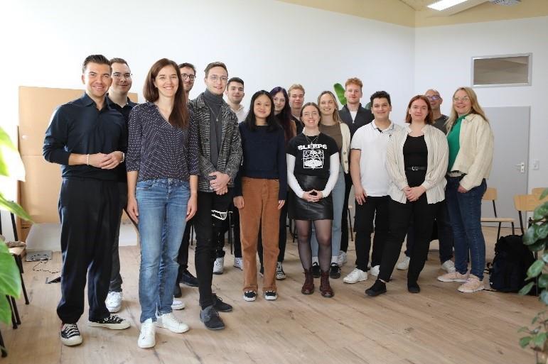 enviaM-Jugendbeirat traf sich jüngst zum einjährigen Jubiläum und Austausch in Leipzig (Sachsen) (Bildquelle: enviaM-Gruppe) enviaM-Jugendbeirat traf sich jüngst zum einjährigen Jubiläum und Austausch in Leipzig (Sachsen) (Bildquelle: enviaM-Gruppe)
